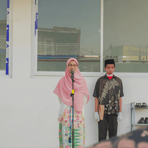 Upacara Bendera memperingati hari Kartini 