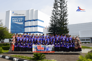 Field Trip Edukatif SMP Pesantren Cendekia Amanah ke Dunia Industri dan Wisata Religi